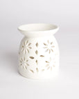Brûle-parfum en céramique blanche avec cuillère, diffuseur d'huiles essentielles pour une ambiance chaleureuse et apaisante, au design artisanal marocain