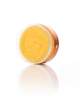 Exfoliant nourrissant au safran pour une peau douce, satinée et lumineuse.